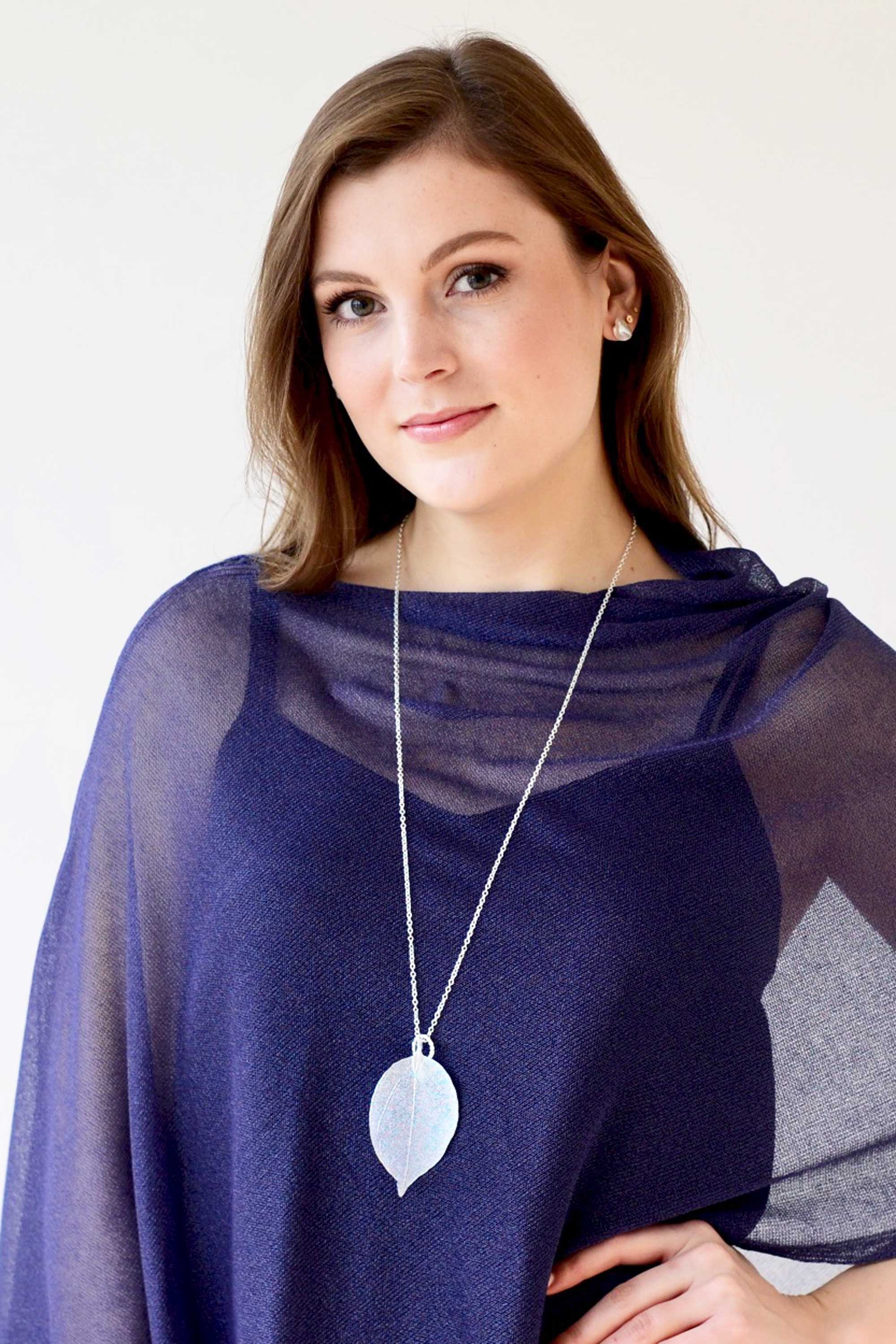 Archer House DAINTY LEAF PENDANT Hartleys Fashion